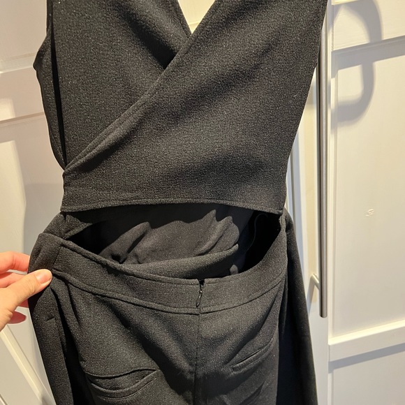 Club Monaco: V-neck Sleeveless jumpsuit - Picture 3 of 5